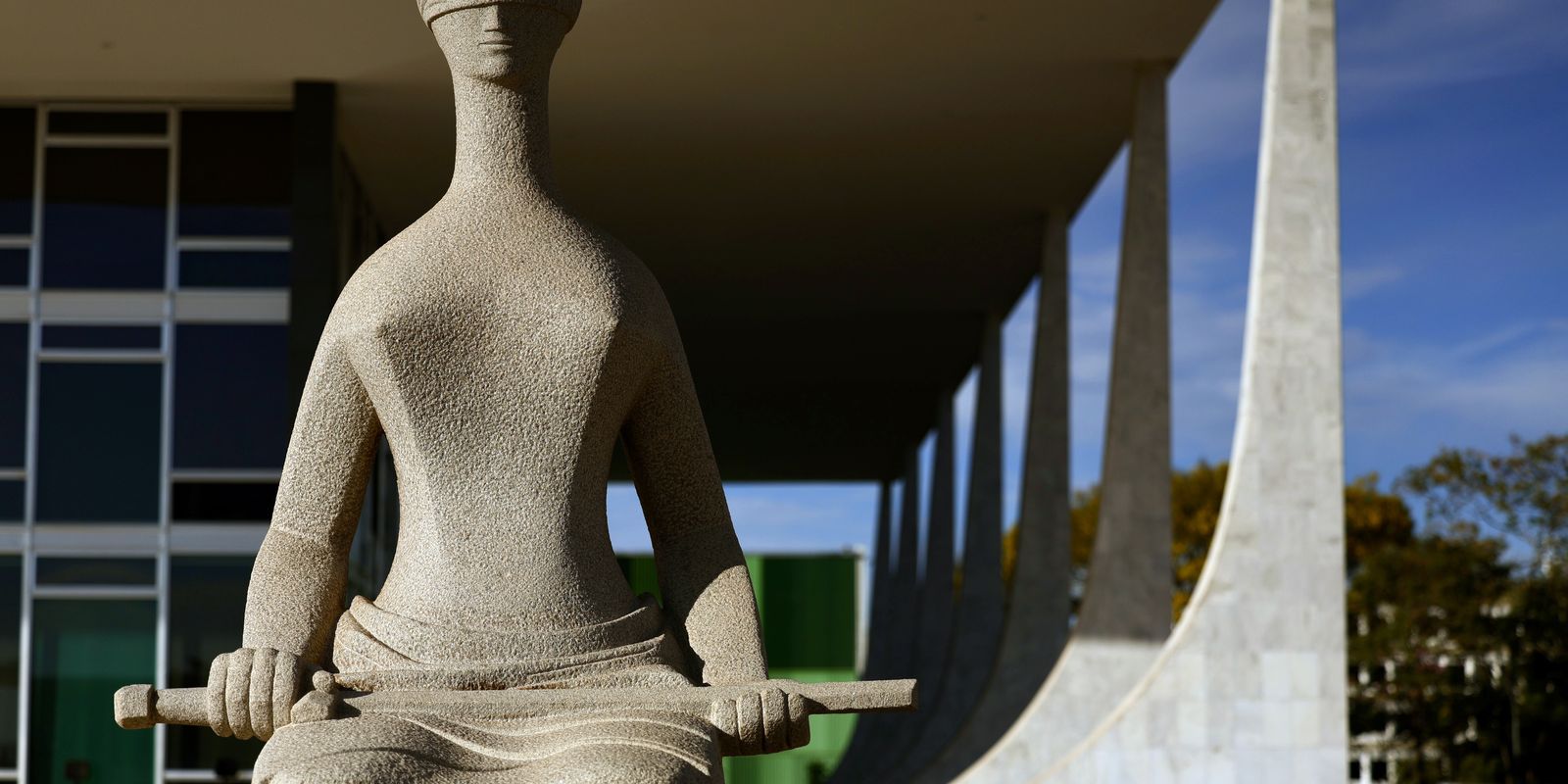 Advogado diz que fará "defesa verdadeira" e que Bolsonaro não está bem